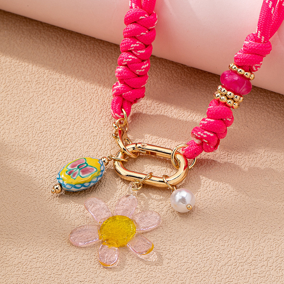 Qingdao Daiwei Accessories Bohemian Small Fish Shell Pendant Braided Rope Necklace, Suitable for Women's Vacation Wear