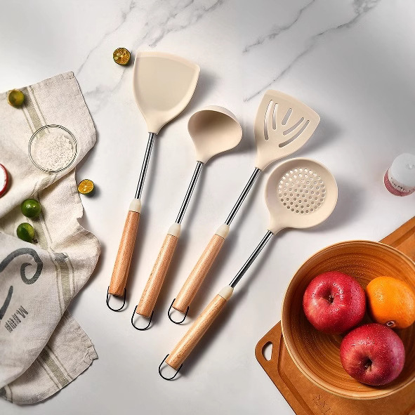 Wooden handle iron ring silicone kitchen utensils Aituosi wooden handle iron ring slotted spatula soup spoon Chinese spatula strainer food grade silicone