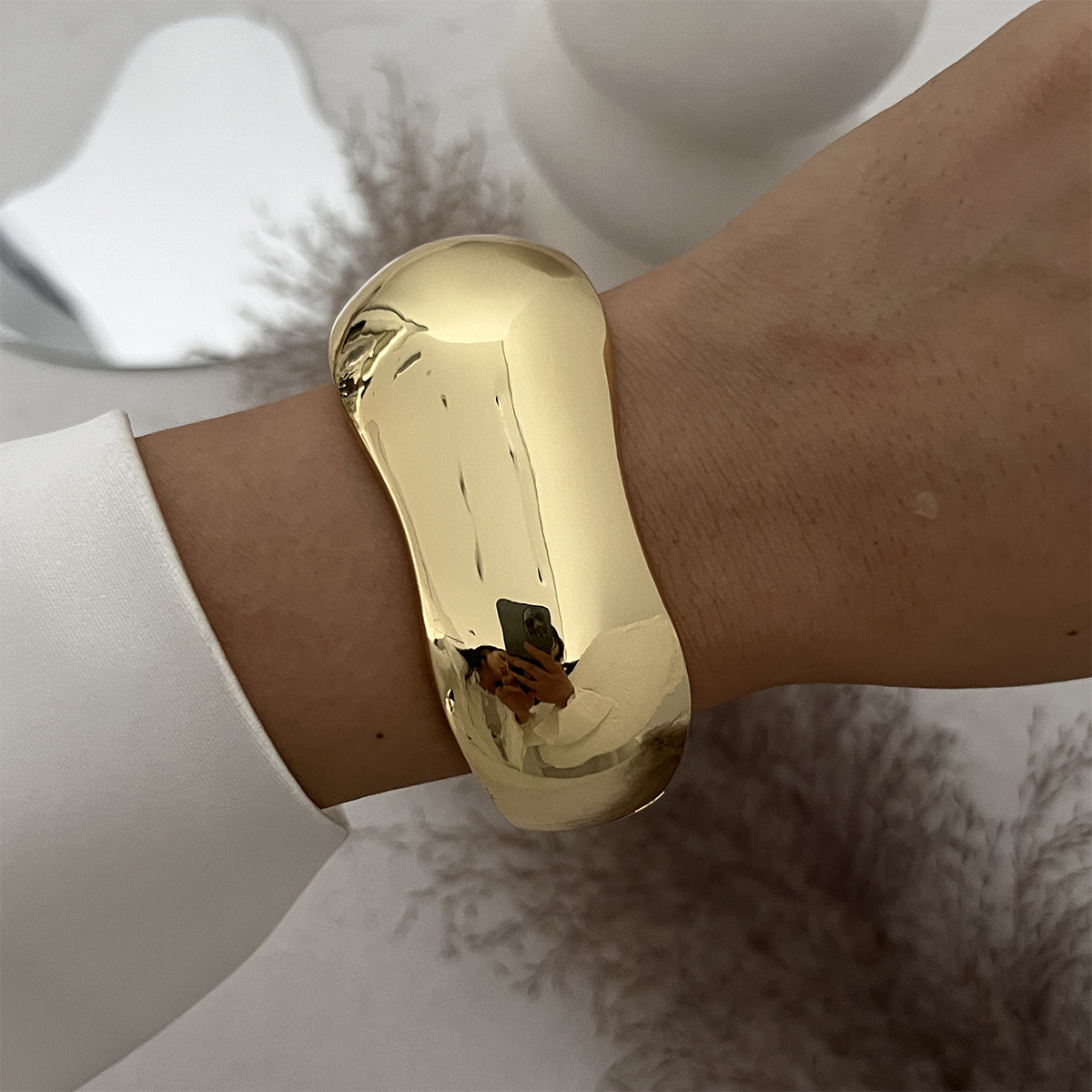 Exaggerated heavy metal smooth bangle geometric wide bracelet