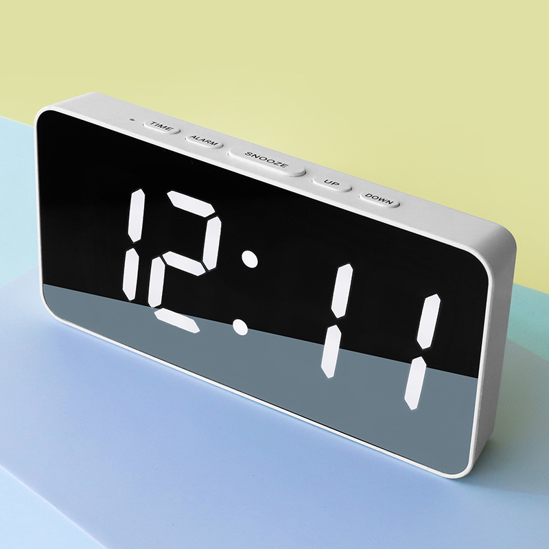 Auto-correcting LED digital Japanese radio-controlled clock, electronic perpetual calendar, snooze alarm, German radio-controlled