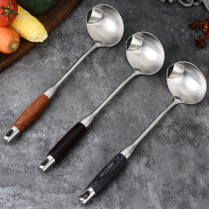 304 stainless steel oil separation spoon, kitchen multi-function filter spoon, household soup oil separation filter spoon