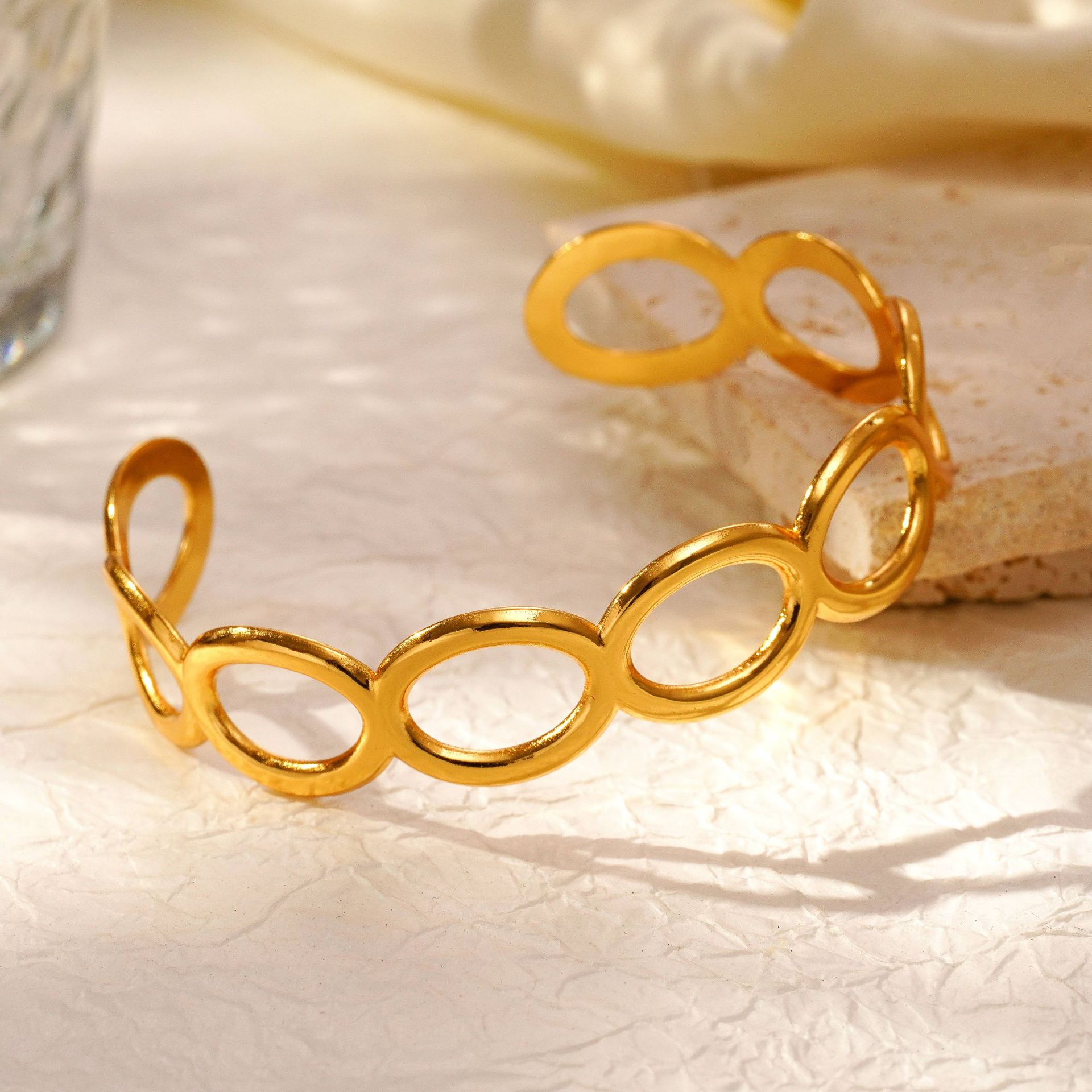 Exclusive stainless steel open bangle for women, C-shaped oil-pressed bracelet accessory