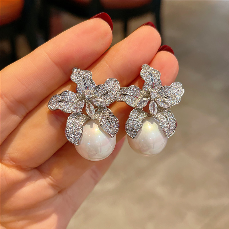 Silver Needle New Super Sparkling Full Diamond Lily Ear Studs Women Pearl Earrings Ear Drops