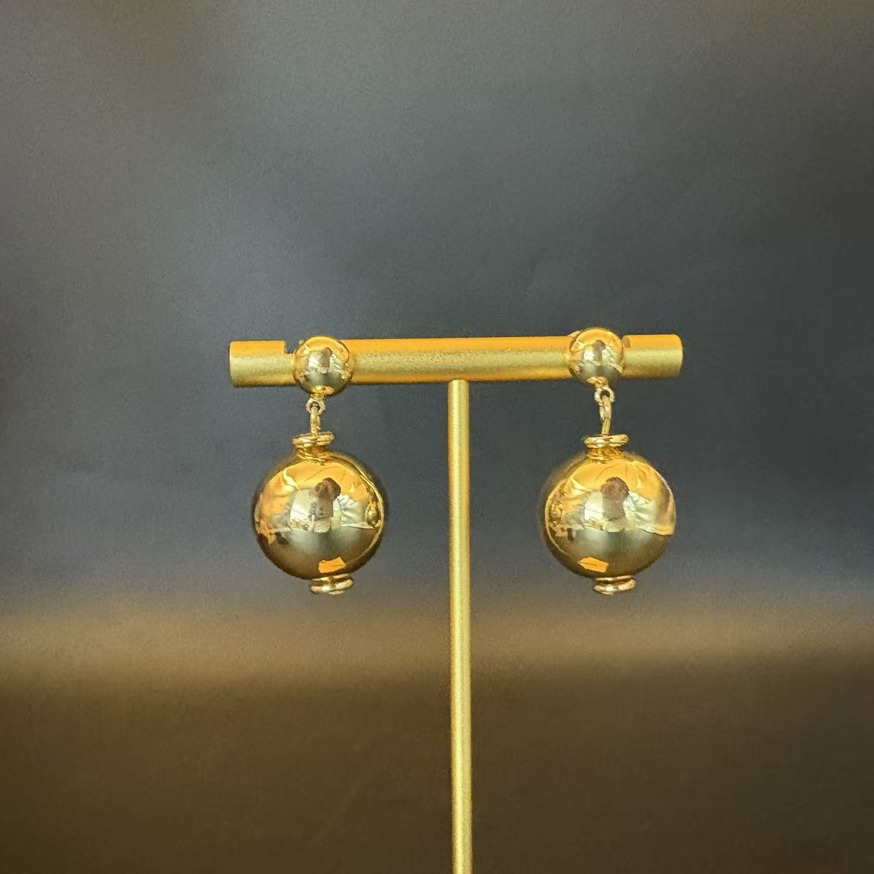 "Time Flowing" vintage niche palace style earring ear clip