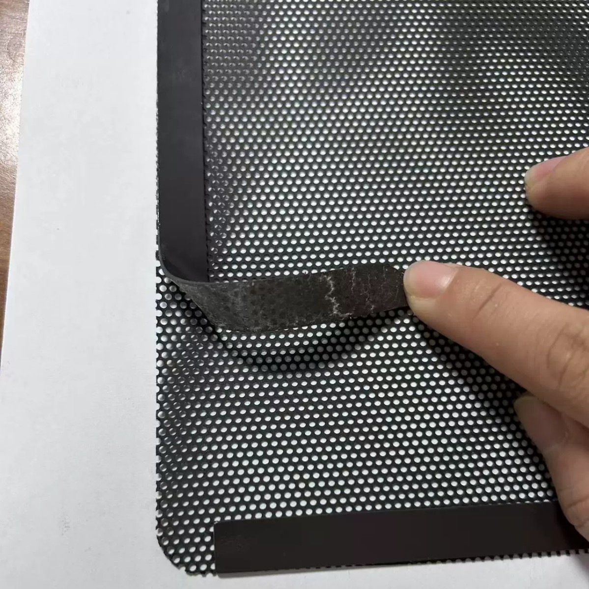 PVC adhesive magnetic dust-proof mesh PC case heat dissipation plastic punched mesh breathable strong adhesion PVC dust-proof mesh