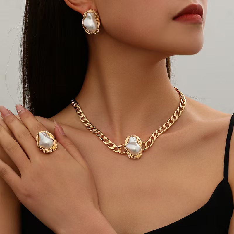 Irregular Baroque Pearl Choker Necklace Simple Metal Open Necklace for Commute