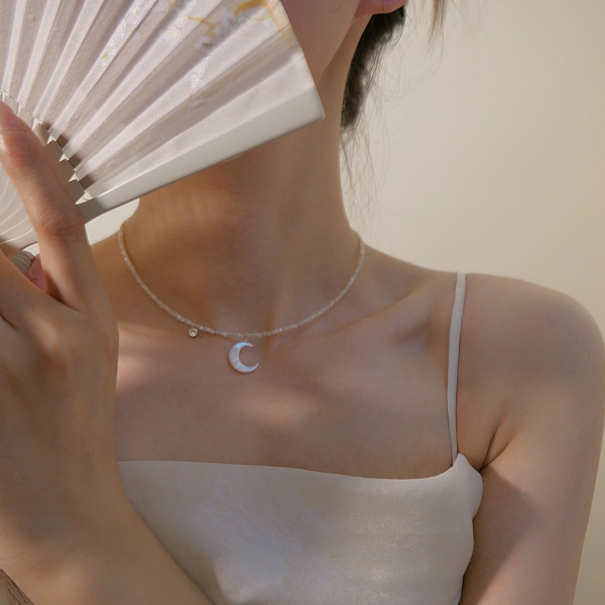 Moon white mother-of-pearl pearl necklace natural women's collarbone chain pearl bead necklace niche accessories