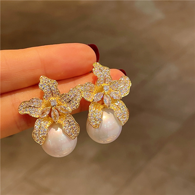 Silver Needle New Super Sparkling Full Diamond Lily Ear Studs Women Pearl Earrings Ear Drops