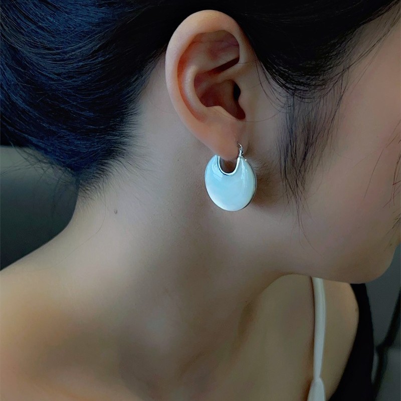 Natural White Mother-of-Pearl Ear Clips Old Money Style New Heavy Craft Earrings Commute Ear Drops