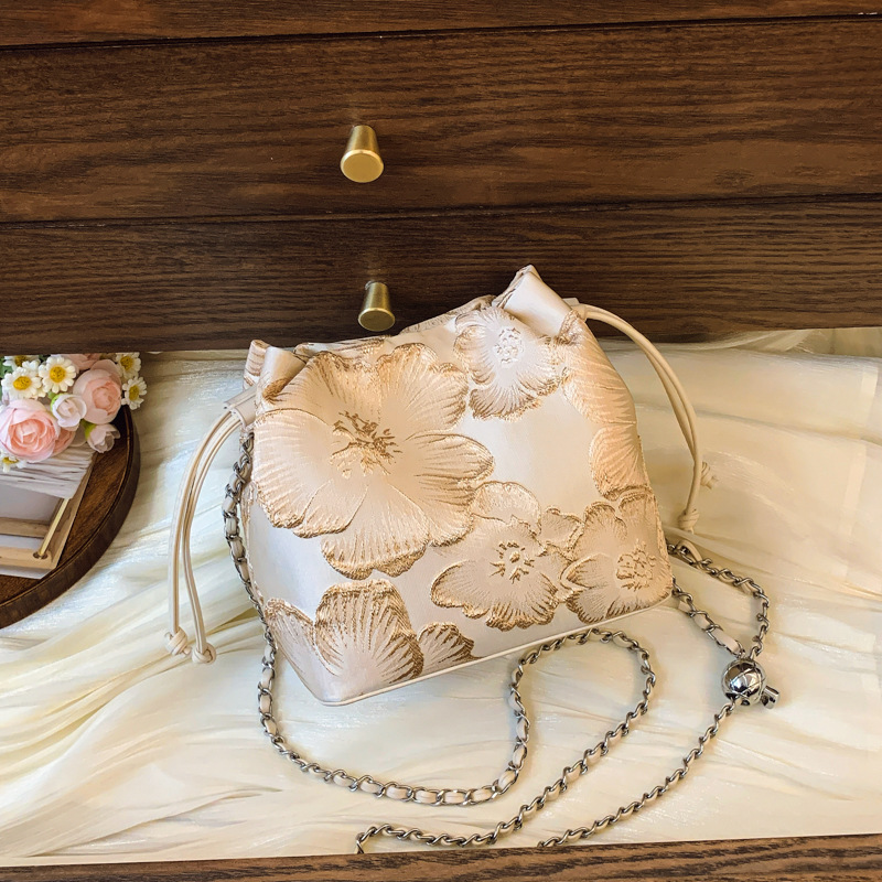 2025 New Chinese Style Embroidery Flower Chain Bucket Bag New Chinese Style Women's Bag Vacation Style Crossbody Bag