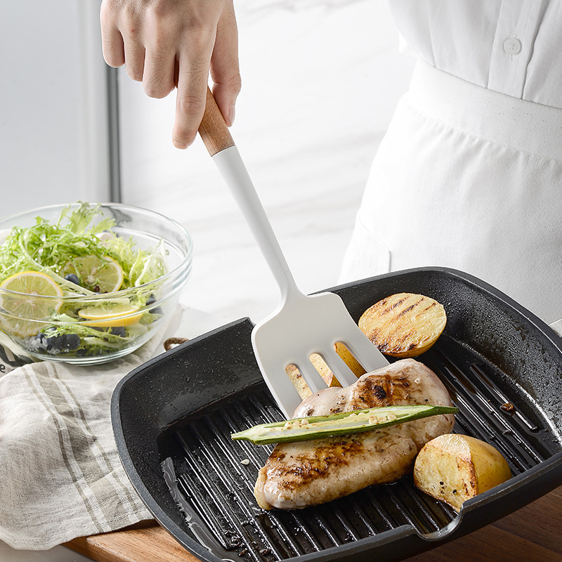 Wood Handle White Silicone Kitchenware Set 12-Piece Set Nordic Simple Non-Scratch Pan Kitchen Tool Set
