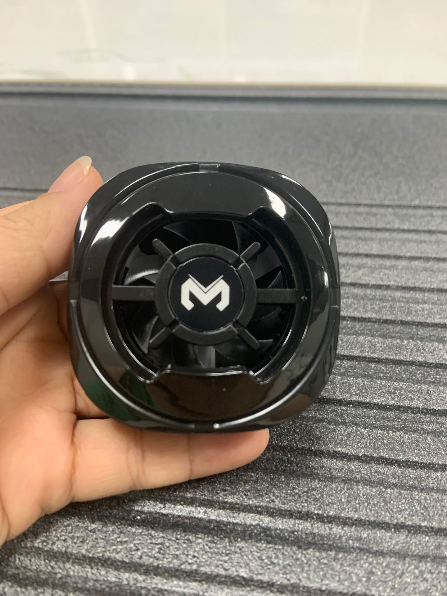 Mobile Phone Cooler Semiconductor AI Intelligent Temperature Control Semiconductor Cooling Magnetic Suction Back Clip Digital Display