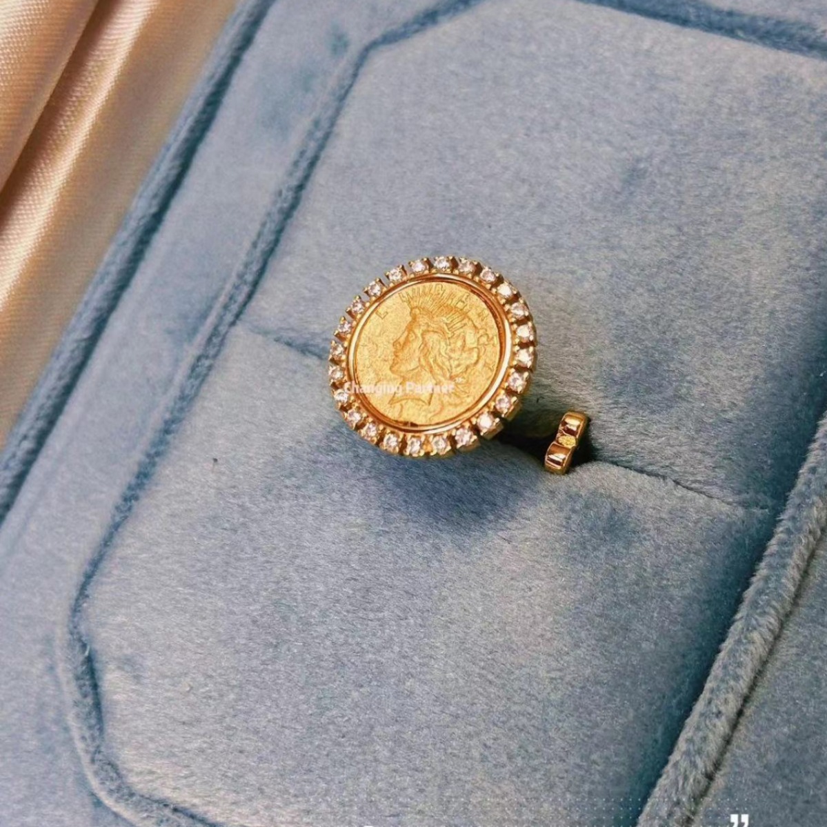 Metal-Set Diamond Portrait Coin Open Ring Queen Gold Coin