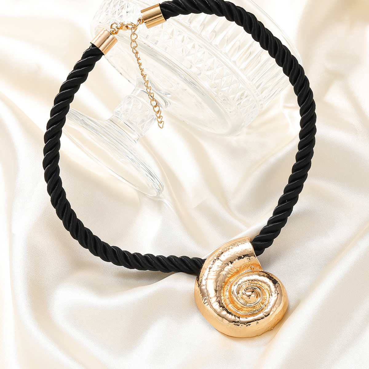New beach vacation style conch necklace black cord pendant women exaggerated alloy pendant necklace