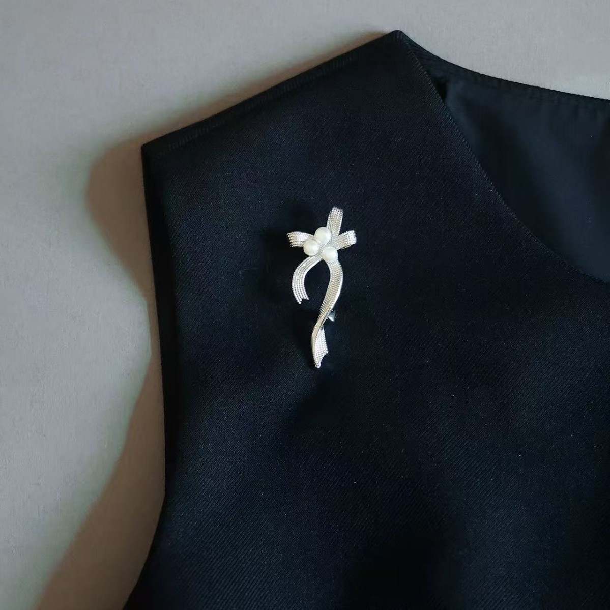 Fairy Girl's Token~Heavy Craft Bow Scepter Brooch Princess Style Vintage Dress Pin for Women
