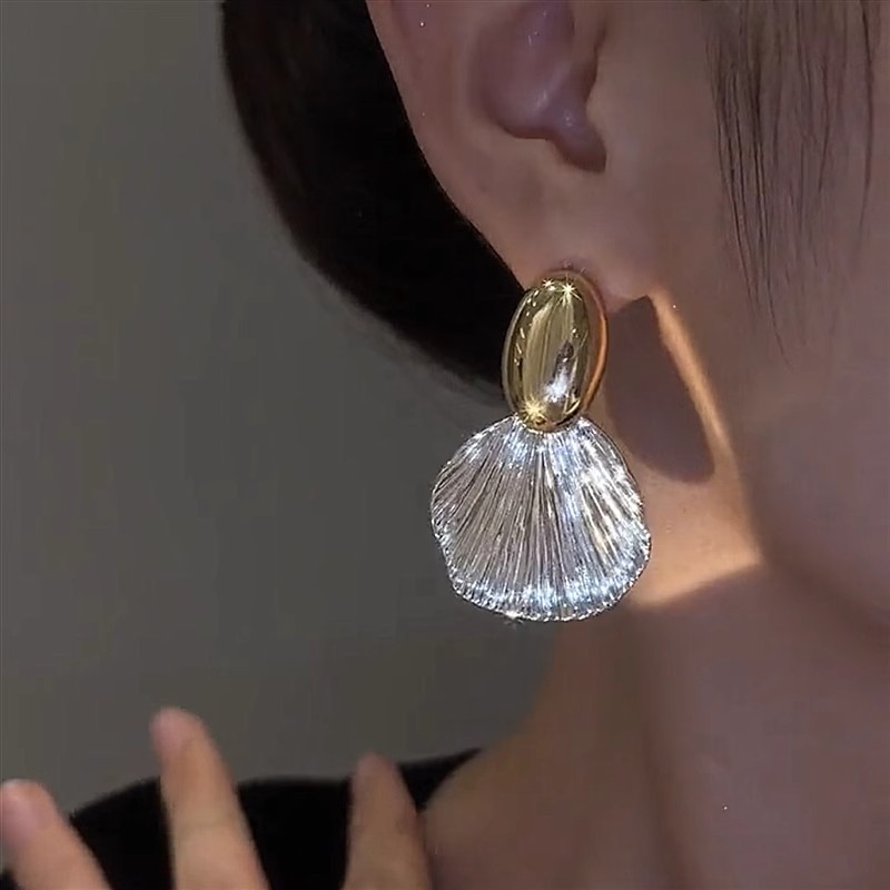 Shell Design Earrings Women Niche Ear Accessories 2025