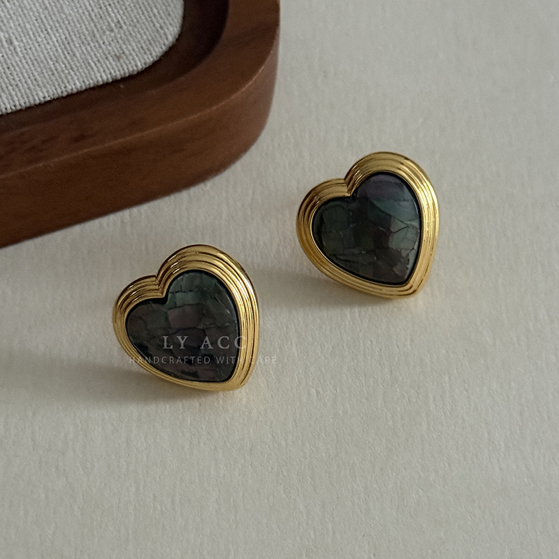 Natural Mother-of-Pearl Shell Stud Earrings Simple Commuter Daily Earrings for Women
