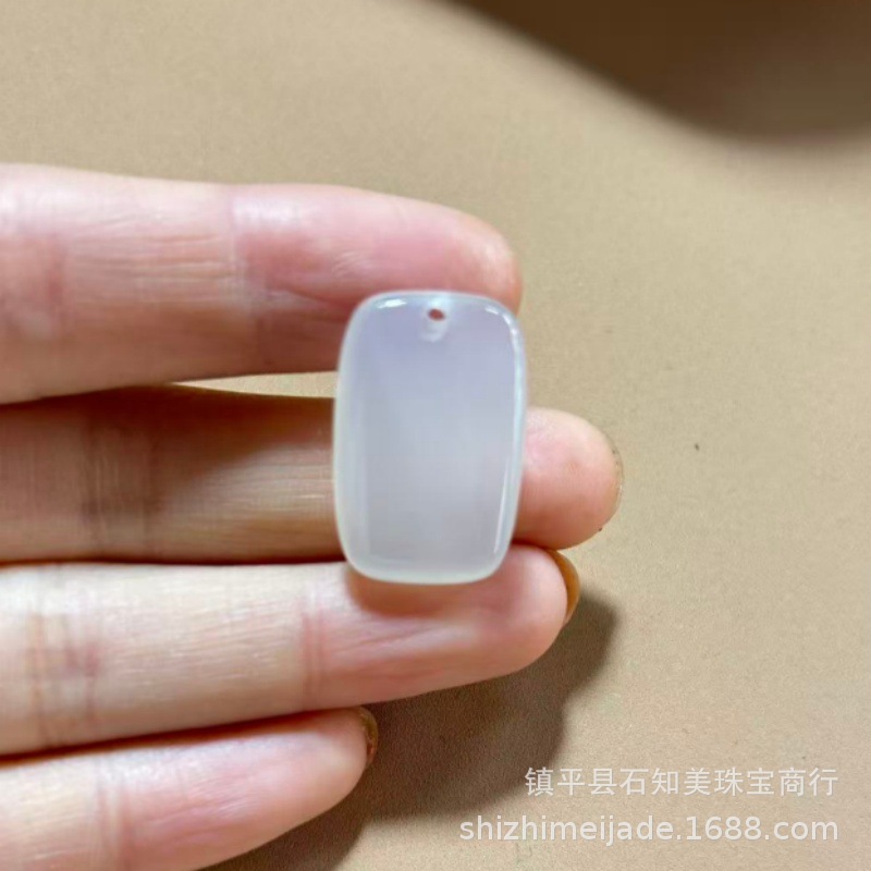 绳子随机配送 · 白玉髓小方牌约24*16*7mm