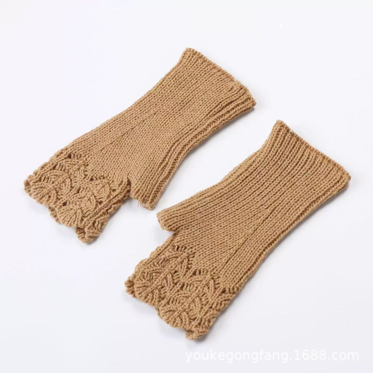 Women's Autumn Winter Short Fish Scale Knit Fingerless Warm Wrist Protection Sleeve Cuff Yarn Gloves Hollow Short Gloves