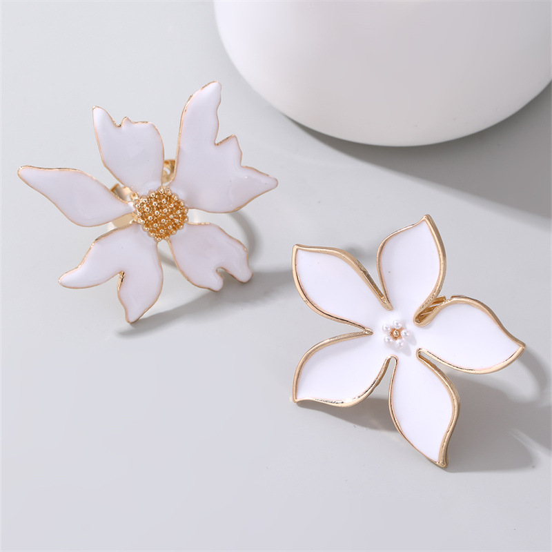 RZ0833 Exaggerated Metal Style White Flower Ring Oil-drip Three-dimensional Five-petal Flower Open Ring