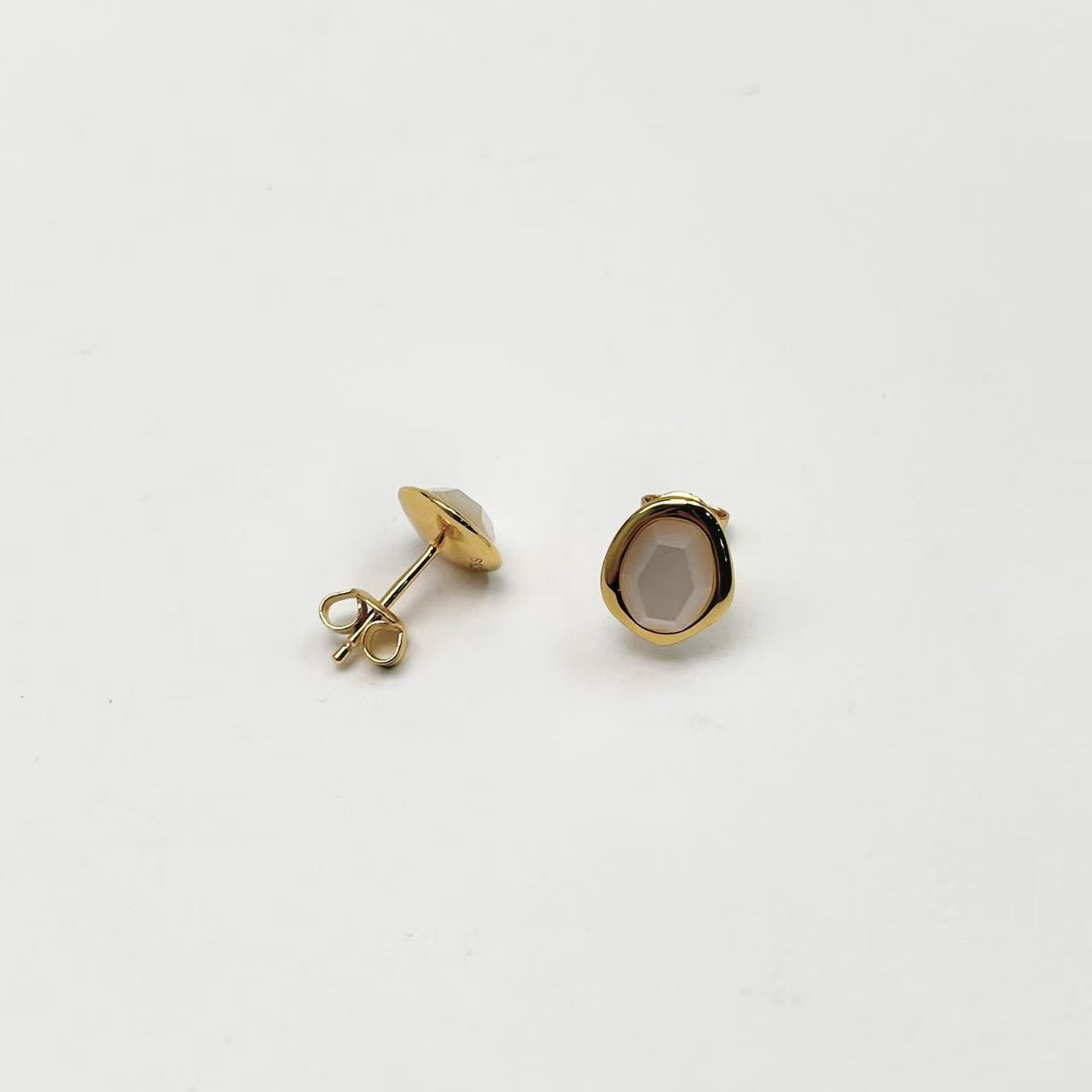 Flowing Light Gemstone Earrings Simple S925 Silver Gold-Plated 18K Gold Treasure Texture Gemstone
