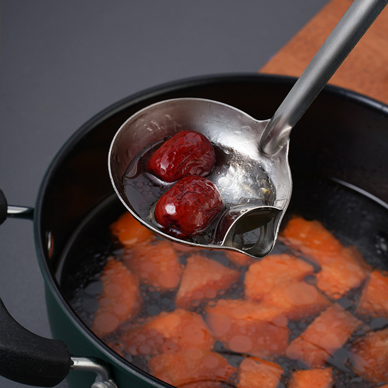 Non-magnetic stainless steel oil separation spoon, oil draining filter soup spoon, household long-handled hot pot soup spoon, oil removal slotted spoon, oil soup separation