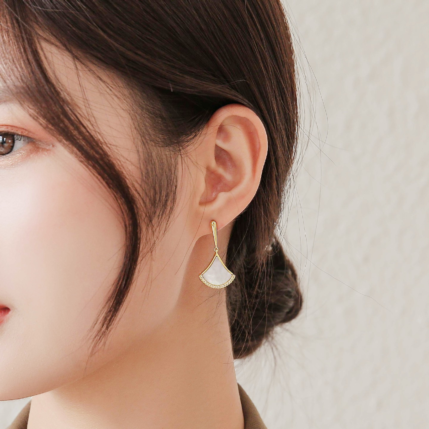Outina new fan shape shell earrings niche earrings ear accessories