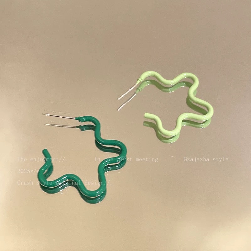 Blue Gradient Small Flower Glaze Earrings for Women Summer Sweet Girl Heart Stud Earrings Dopamine Niche Exquisite Ear Accessories