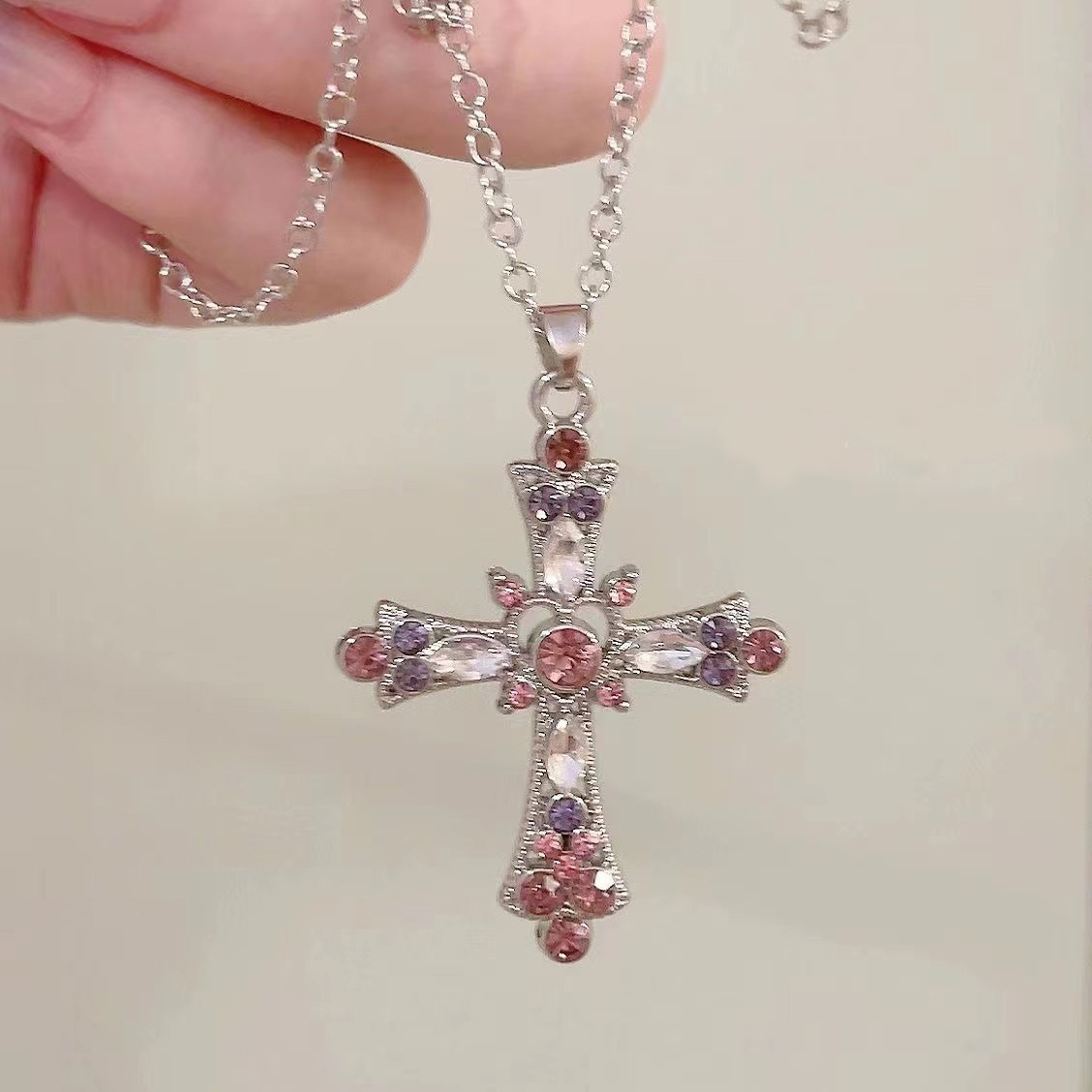 Sweet Cool Style Cross Necklace for Women Heavy Craft Zirconia Gothic Y2K Design Collarbone Chain
