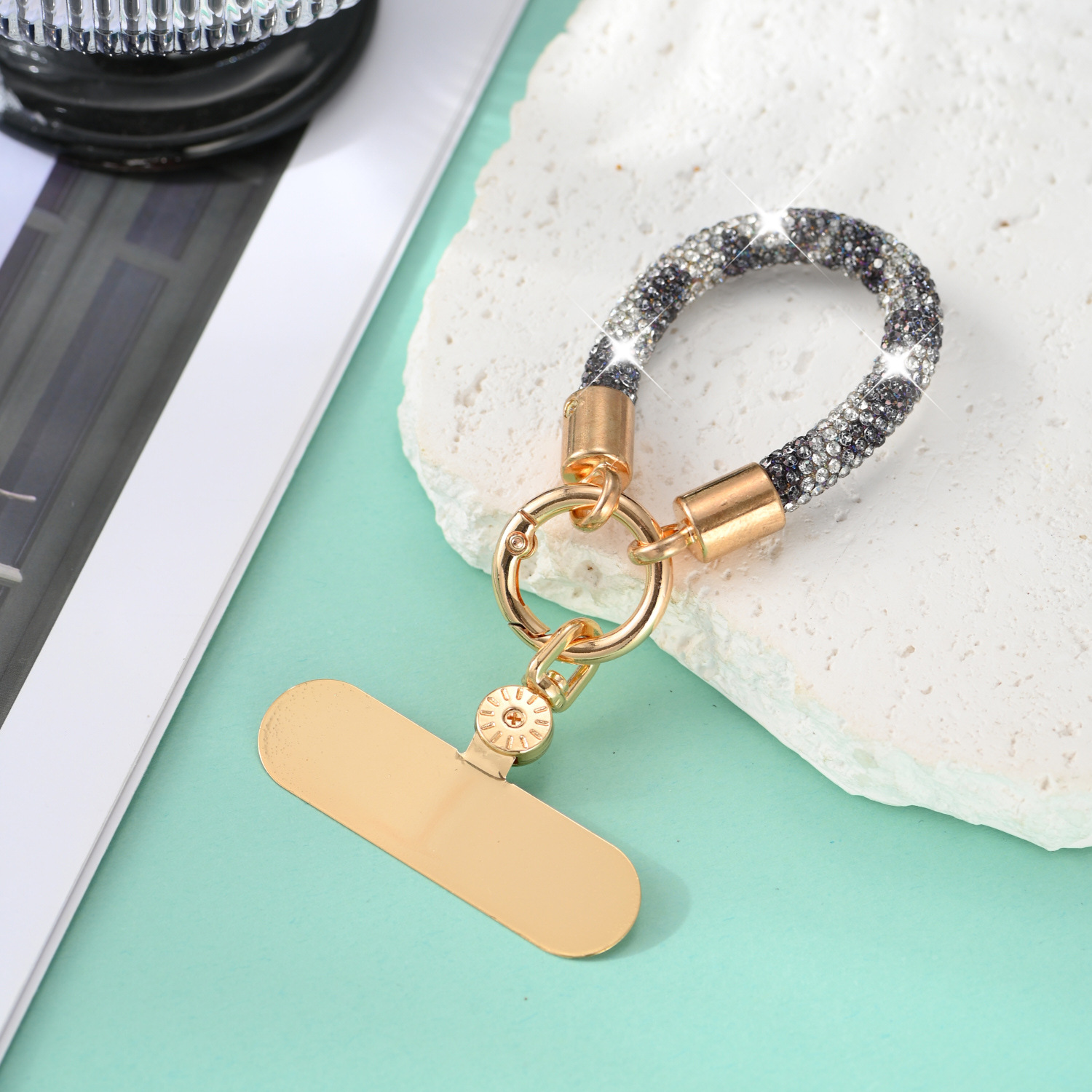 Phone short lanyard finger rope car keychain pendant anti-loss anti-theft small pendant hanging chain
