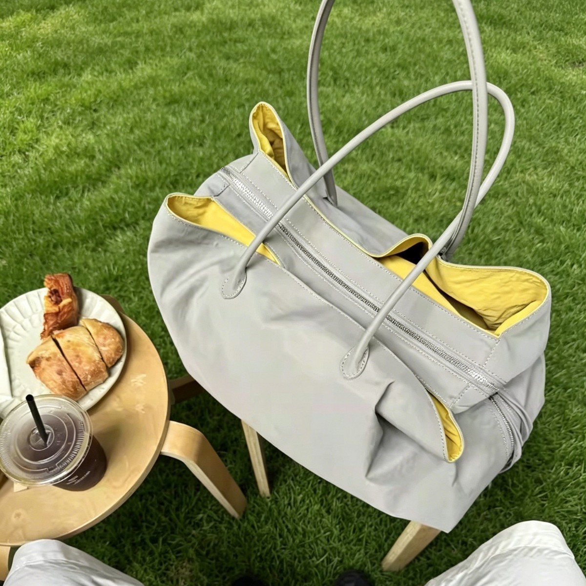 2026 Spring/Summer New Gray-Yellow Contrast Multi-Compartment Large Capacity Tote Bag Commute Handheld Single Shoulder Bag