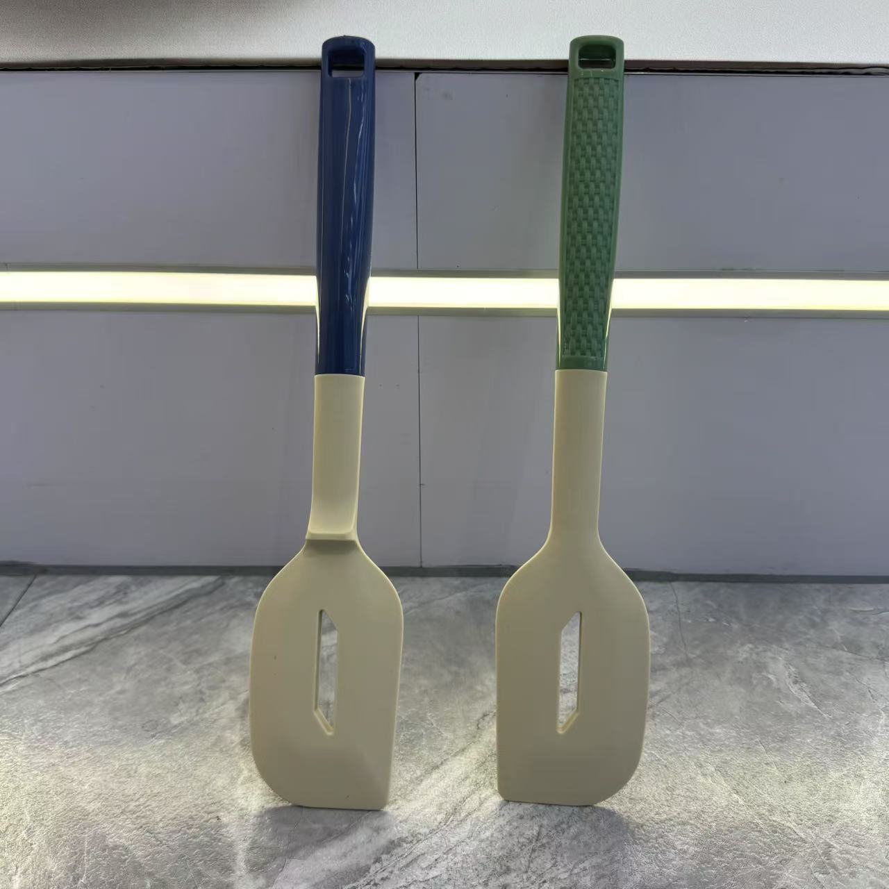 Woven handle scraper Aituosi food grade silicone high temperature resistant supermarket display box packaging G6547