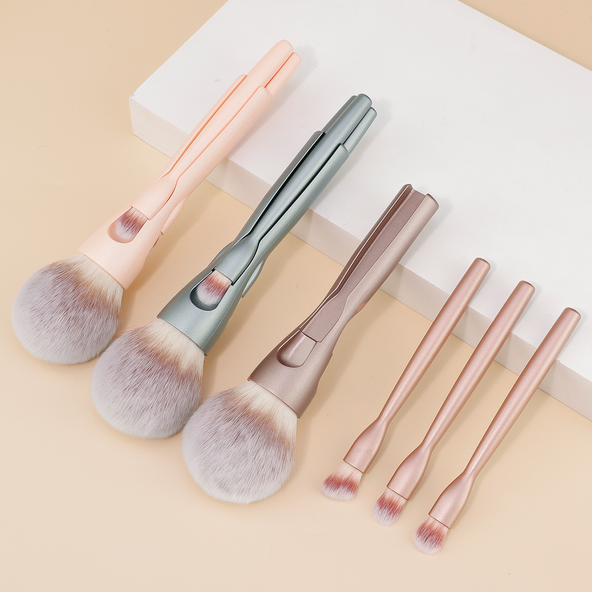 4-in-1 Magnetic Makeup Brush with Bag Loose Powder Brush Eye Brush Multifunctional Travel Makeup Brush Ready