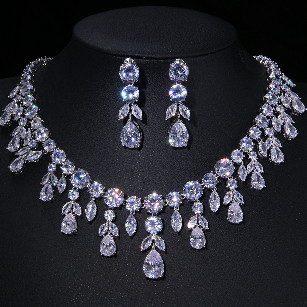 Exaggerated emerald zirconia earrings and necklace two-piece bridal set jewelry