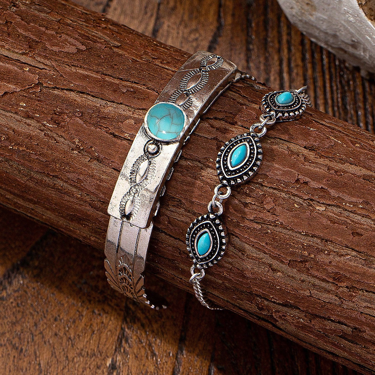 Qingdao Daiwei Accessories Western Cowboy Style Turquoise Decorated Bracelet Bangle Set