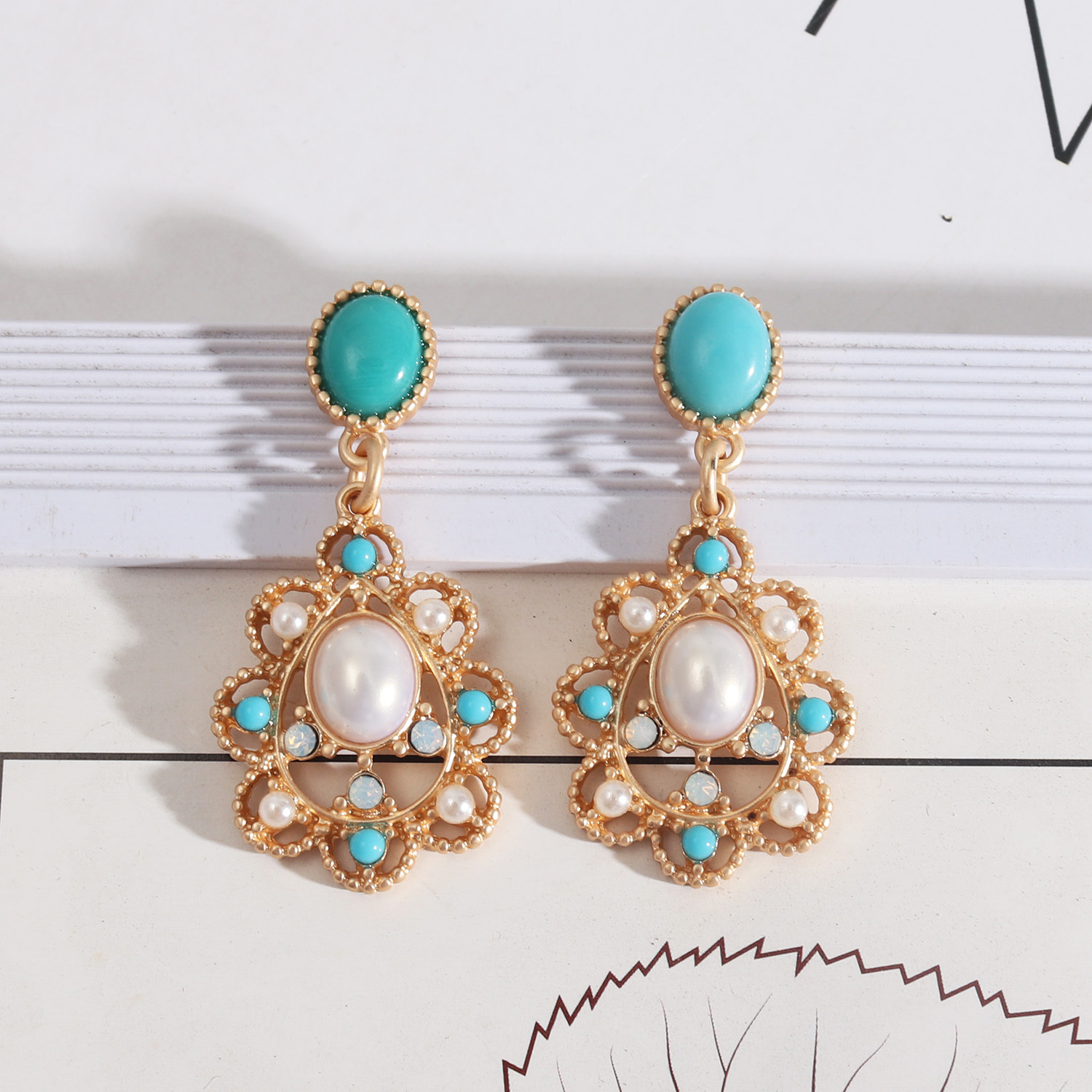 Design Accessories Palace Style Hollow Vintage Earrings Women
