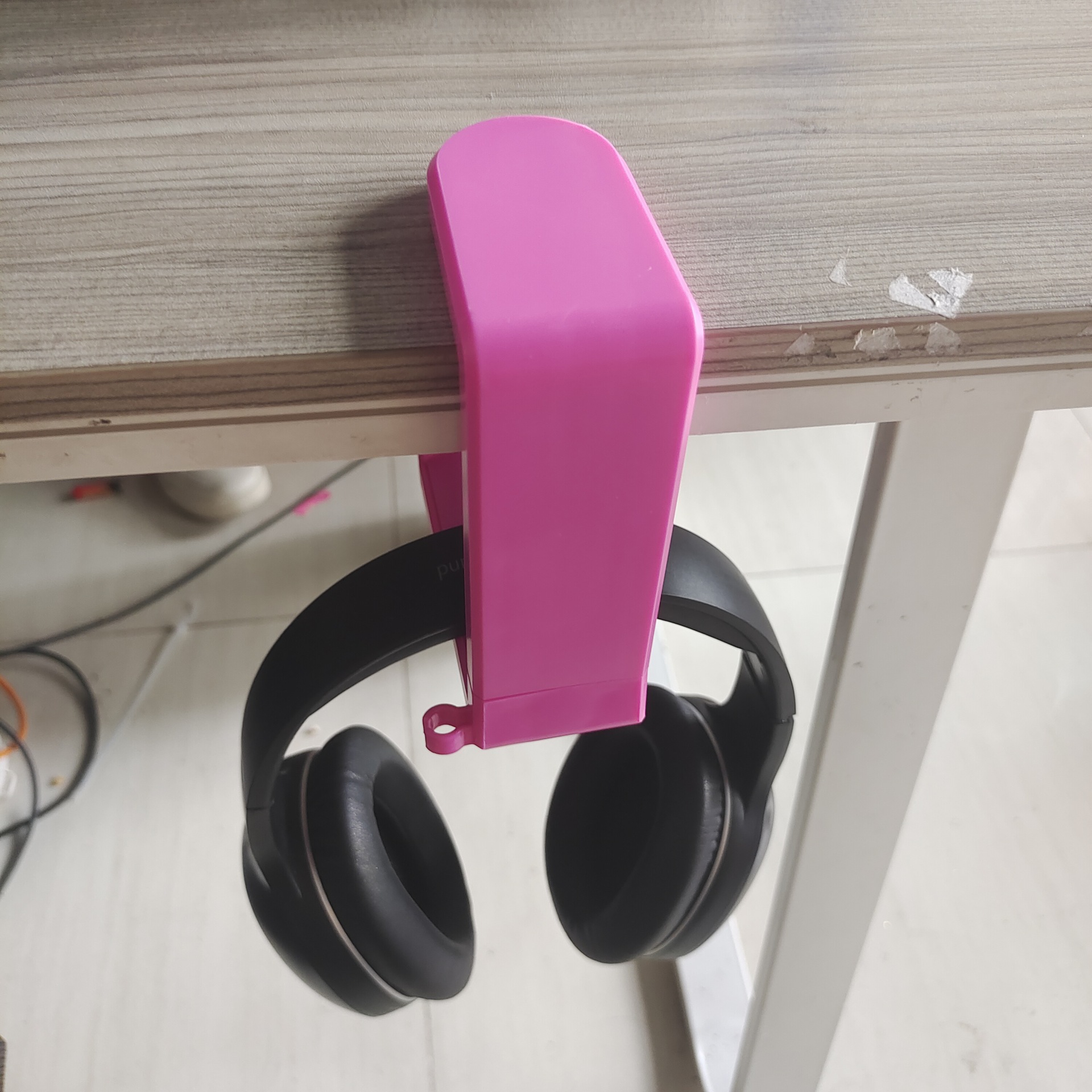 Clip-on headphone stand for desk edge, gaming headset hanger storage stand no drilling needed
