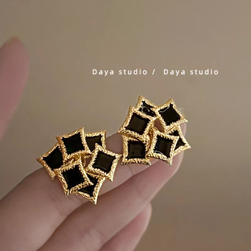 Audrey Hepburn Style Geometric Round Earrings Exaggerated Ear Drops Niche Stud Earrings for Women