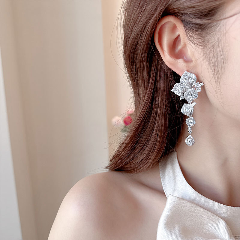 Heavy Craft Earrings Dress Matching Petal Long Elegant Flower Zircon Earrings