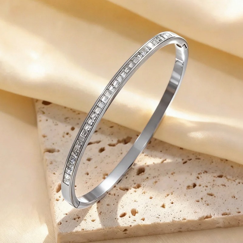 Gold-plated diamond-studded heart bangle for women open jewelry