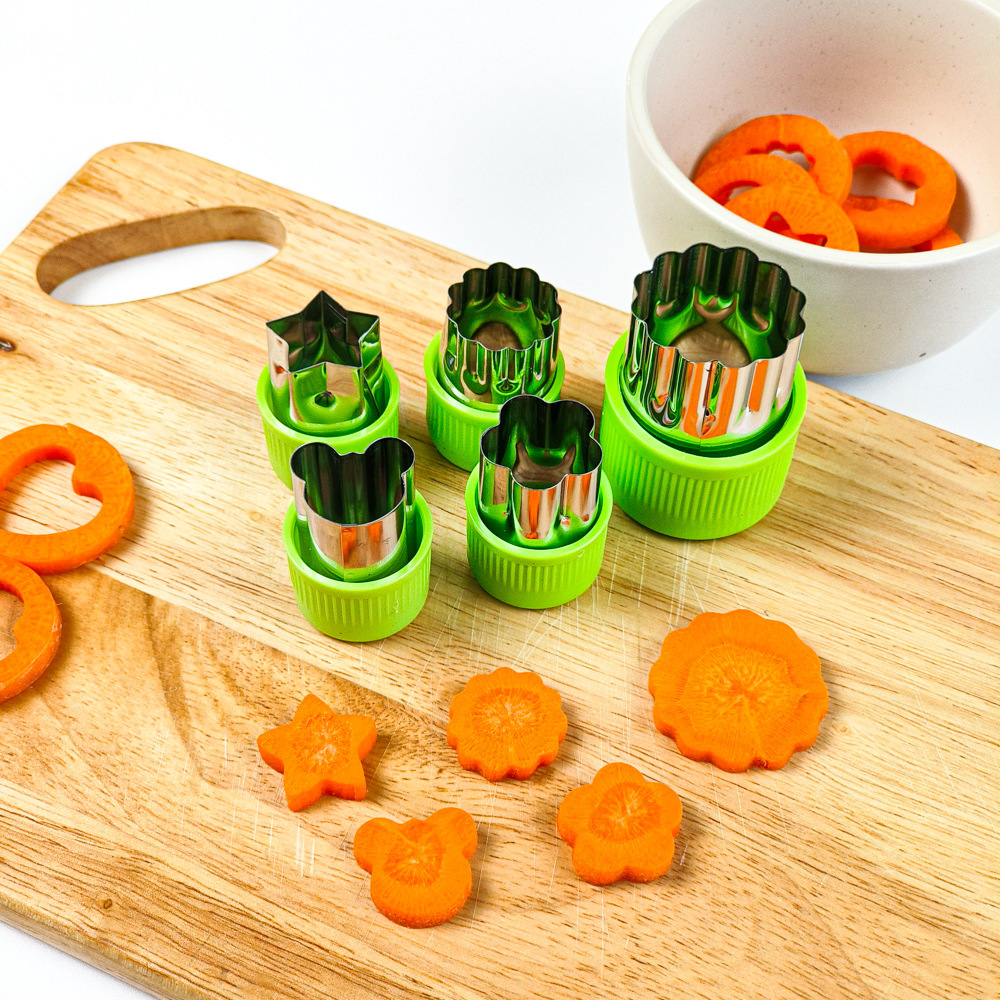 12-Piece PP Handguard Stainless Steel Cookie Cutter Bento Decoration Vegetable Flower Cutter Kitchen Flower Shaping Tool