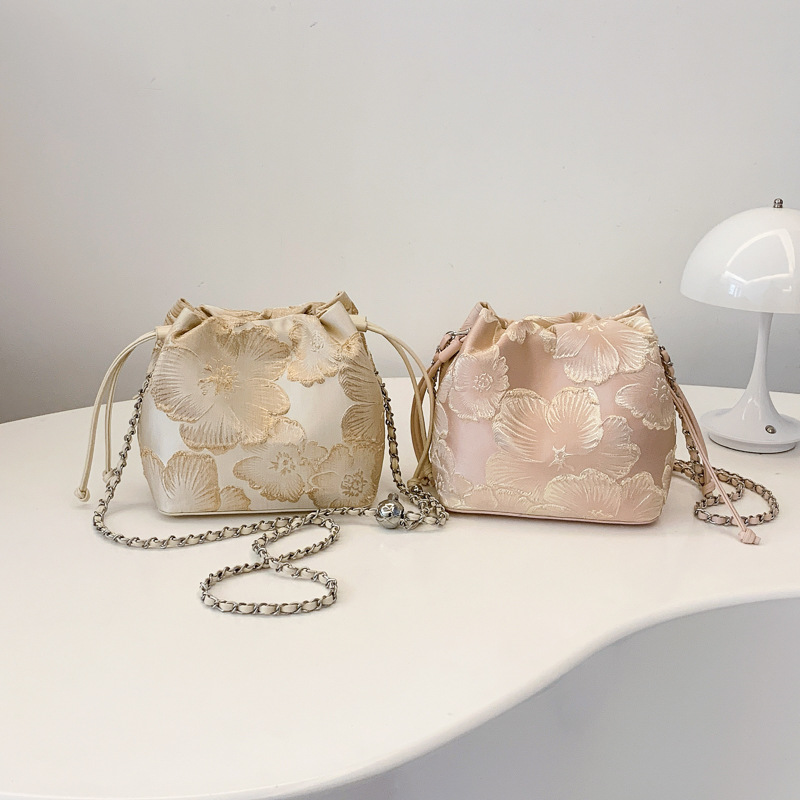 2025 New Chinese Style Embroidery Flower Chain Bucket Bag New Chinese Style Women's Bag Vacation Style Crossbody Bag