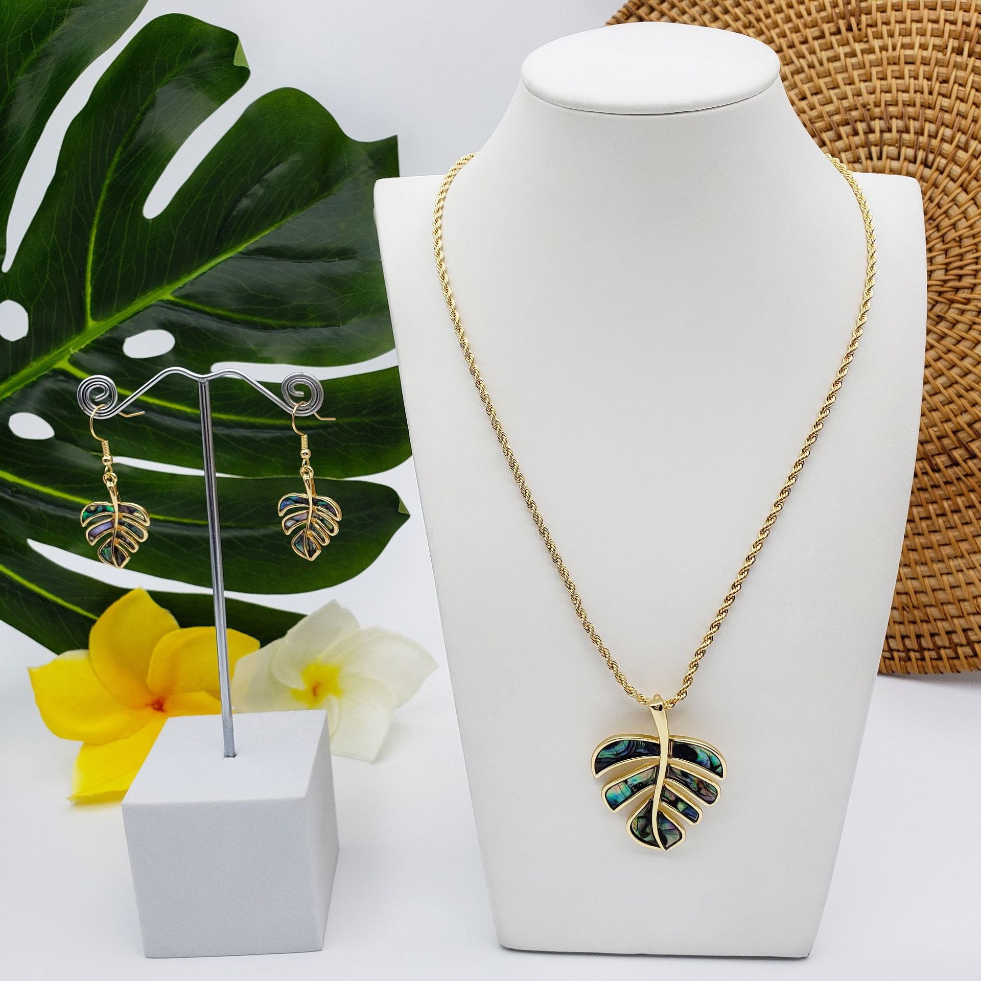 Monstera Leaf Jewelry Set Natural Abalone Shell Applique Earrings Necklace Two-Piece Set Island Style Accessories