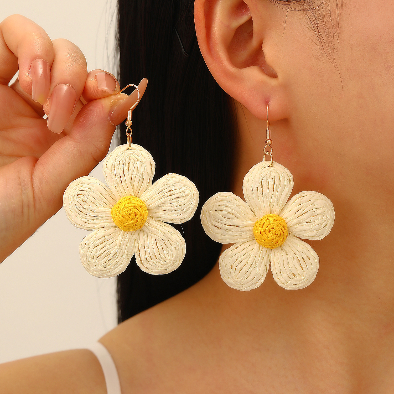 Summer Flower Earrings Women Dopamine Vacation Style Exaggerated Starfish Stud Earrings Handwoven Raffia Earrings Women