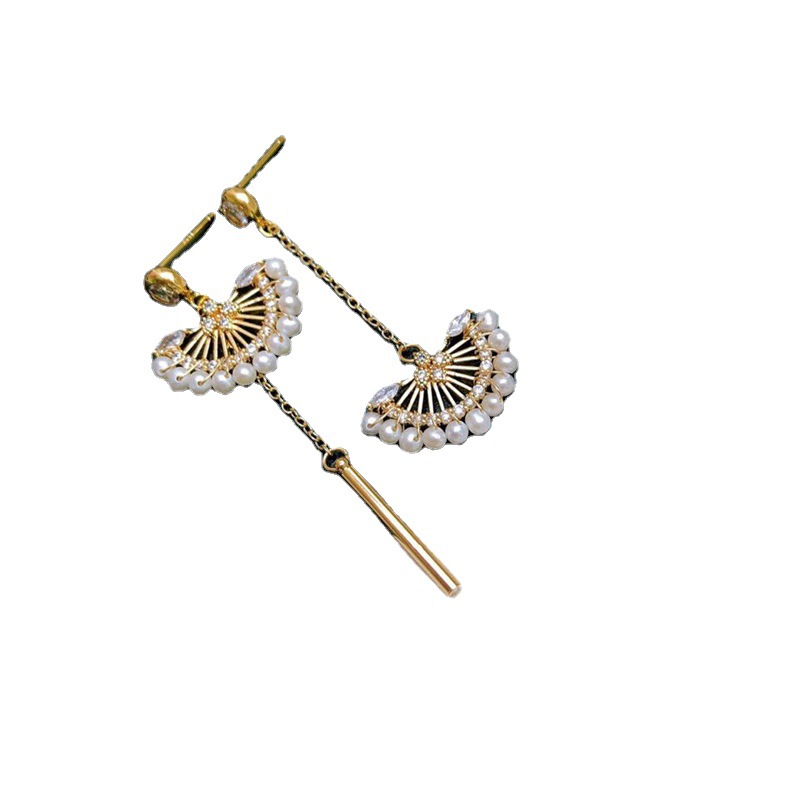 New Fan-Shaped Asymmetrical Earrings Handwoven Natural Freshwater Pearl Ear Studs Niche 925 Silver Needle for Women