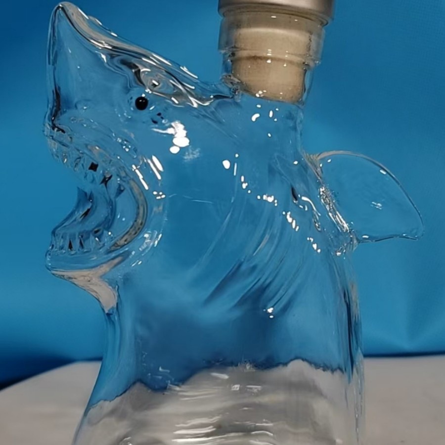 AnimalWhiskeyBottle glass bottle new shark whiskey decanter