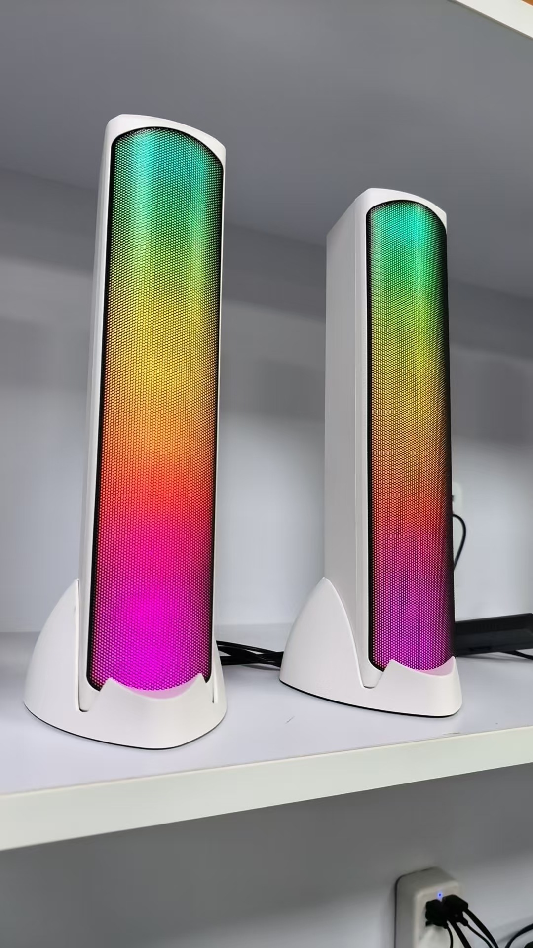 Single USB desktop gaming speaker with Bluetooth, export, RGB colorful light vertical computer speaker, fast shipping