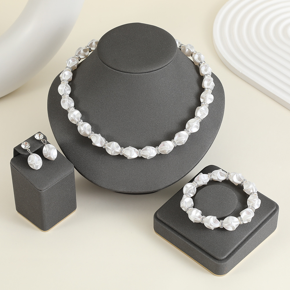 Elegant Baroque Irregular Large Pearl Necklace Set Niche