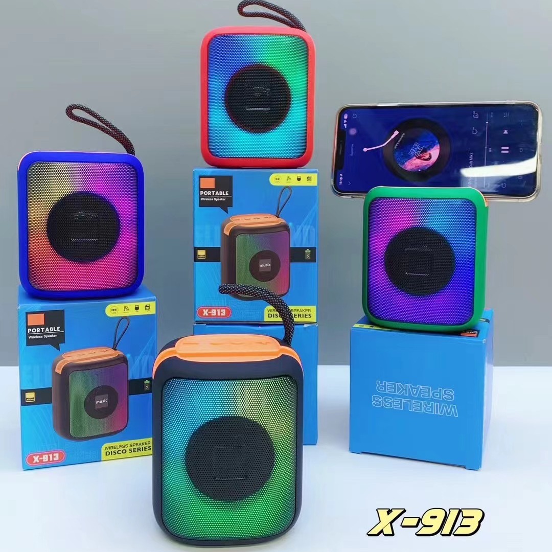 New X-913 Handle RGB Portable Colorful Light High Quality Outdoor Home Desktop Stand Bluetooth Small Speaker