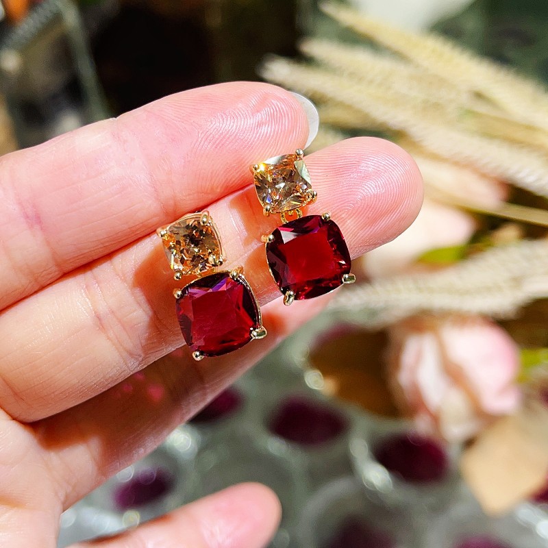 Olive Green Zirconia Exquisite Square Ear Studs No Piercing Ear Clip Earrings Silver Needle Women's Ear Jewelry